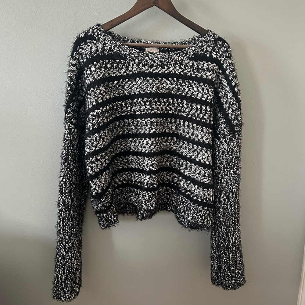 ✨ HOST PICK! ✨Cute, Cropped Eyelash Fringe Sweater